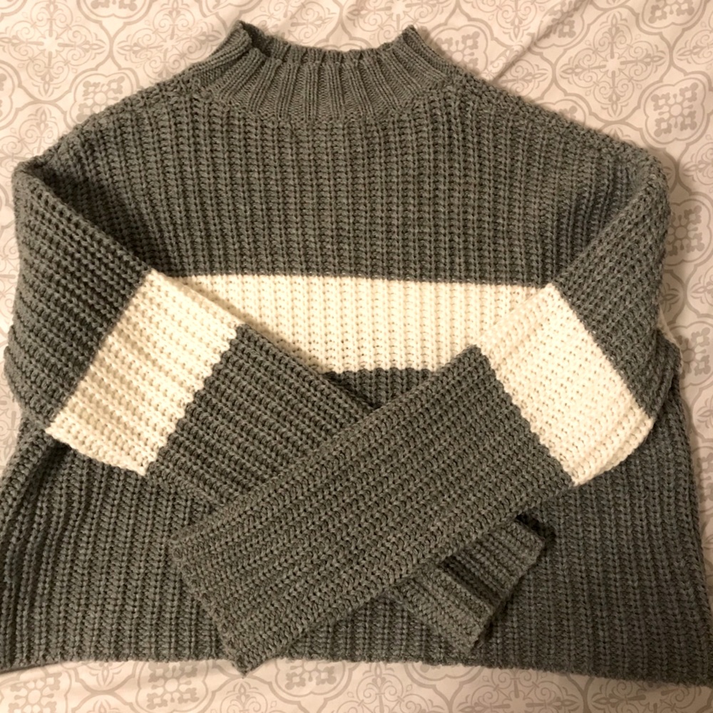 Knit shirt🤍